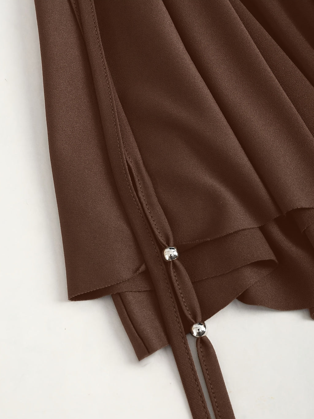 Bohem etek – Asimetrik bağcık detaylı akışkan mini tasarım | Doğal boho stilin enerjisini keşfet 🌿✨ Hemen incele!