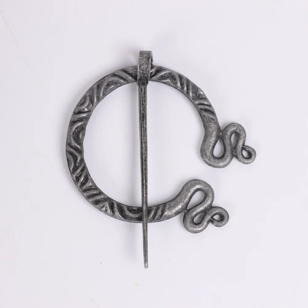 Kapüşonlu Şal – Dune Wasteland Broş Detaylı