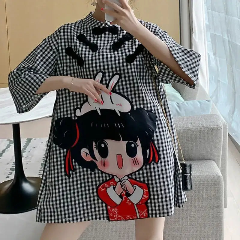 Kareli Oversize Tunik Elbise – Sevimli Karakter Baskılı Günlük Stil, çizgi karakter baskılı rahat elbise.