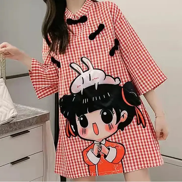 Kareli Oversize Tunik Elbise – Sevimli Karakter Baskılı Günlük Stil, çizgi karakter baskılı rahat elbise.