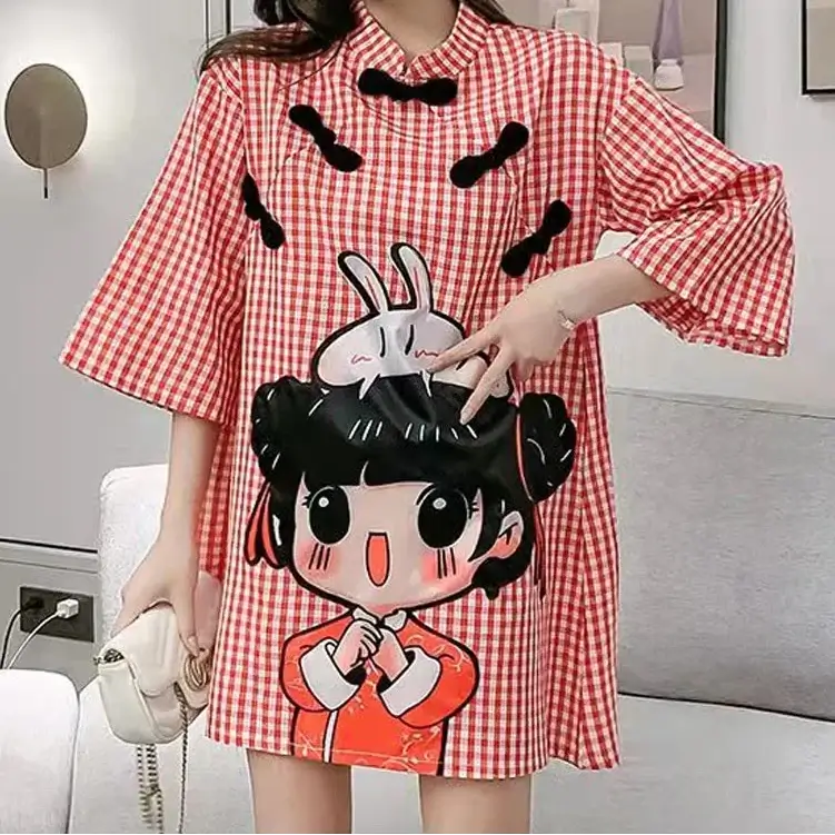 Kareli Oversize Tunik Elbise – Sevimli Karakter Baskılı Günlük Stil, çizgi karakter baskılı rahat elbise.