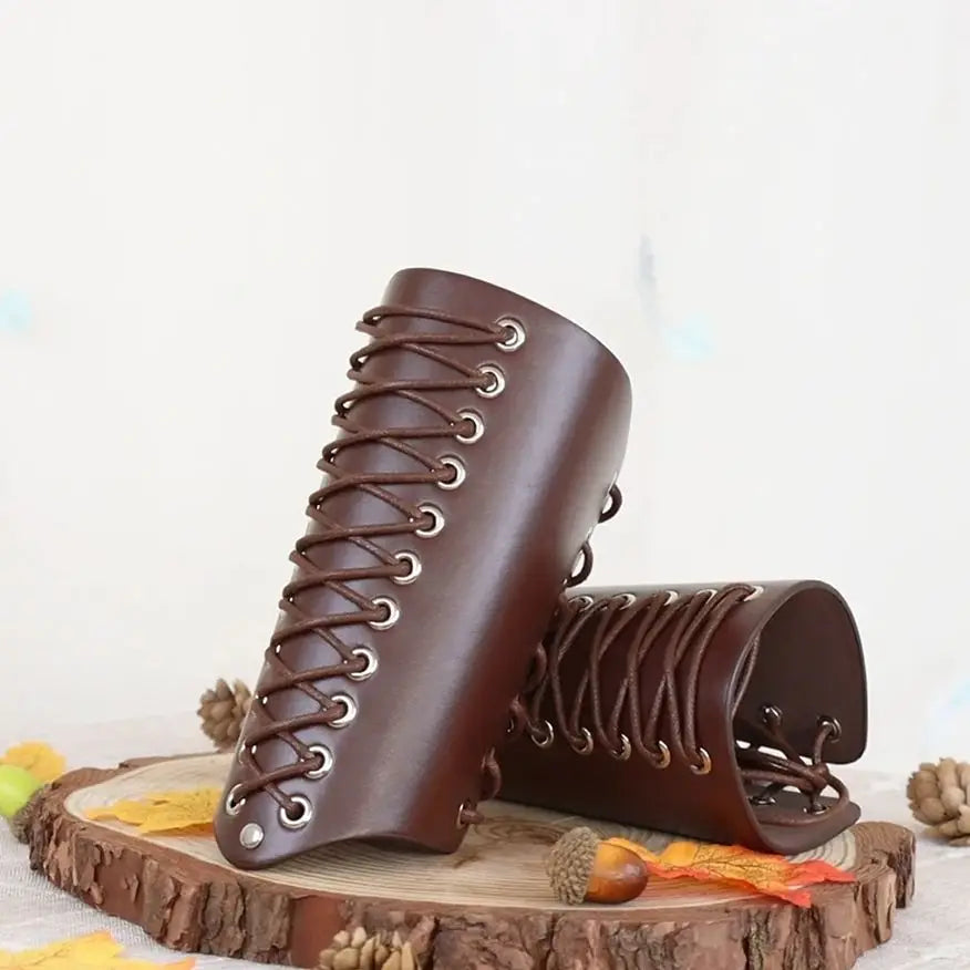 Deri Korset ve Bileklik Seti – Orta Çağ Ruhunu Taşıyan Modern Güç Dokunuşu