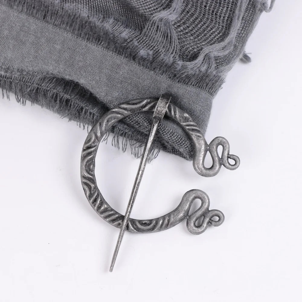 Kapüşonlu Şal – Dune Wasteland Broş Detaylı