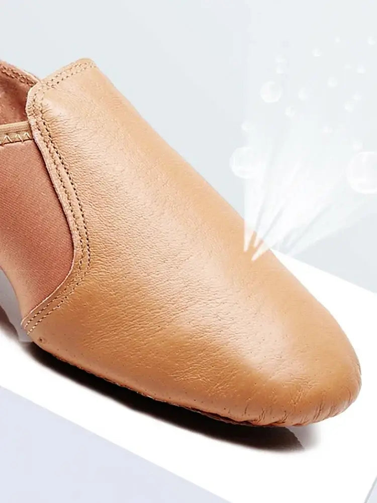 Modern Dans & Caz Ayakkabısı – Esnek Deri Split Taban Profesyonel Dans Ayakkabısı, esnek deri tasarım detaylarıyla.