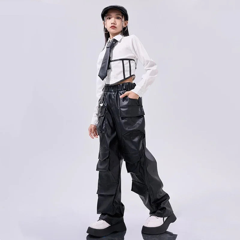 Hip Hop Dans Kostümü – Deri Görünümlü Geniş Paça Pantolon ve Korse Detaylı Gömlek Takımı