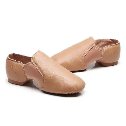 Modern Dans & Caz Ayakkabısı – Esnek Deri Split Taban Profesyonel Dans Ayakkabısı, bej renk, esnek yapılı.